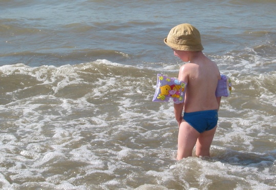 Baigner bébé en toute sécurité cet été ! 