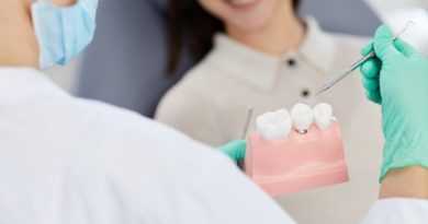 Pourquoi choisir un implant dentaire plutôt qu’une prothèse amovible ?